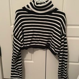 Olivaceous Women's Cropped TurtleNeck Size Small